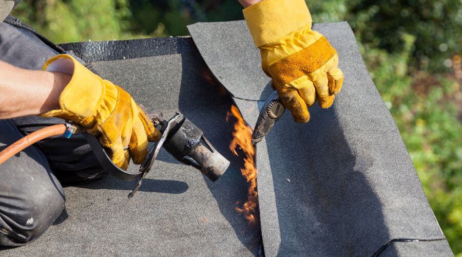 Professional gutter cleaning in Bartow, FL